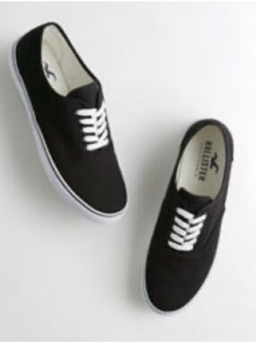Hollister Black Canvas Sneakers Unisex
Lace Up Low Top Shoes NWT